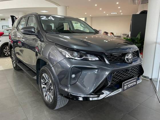 TOYOTA HILUX SW4 2.8 D-4D TURBO DIESEL SRX PLATINUM 4X4 AUTOMÁTICO